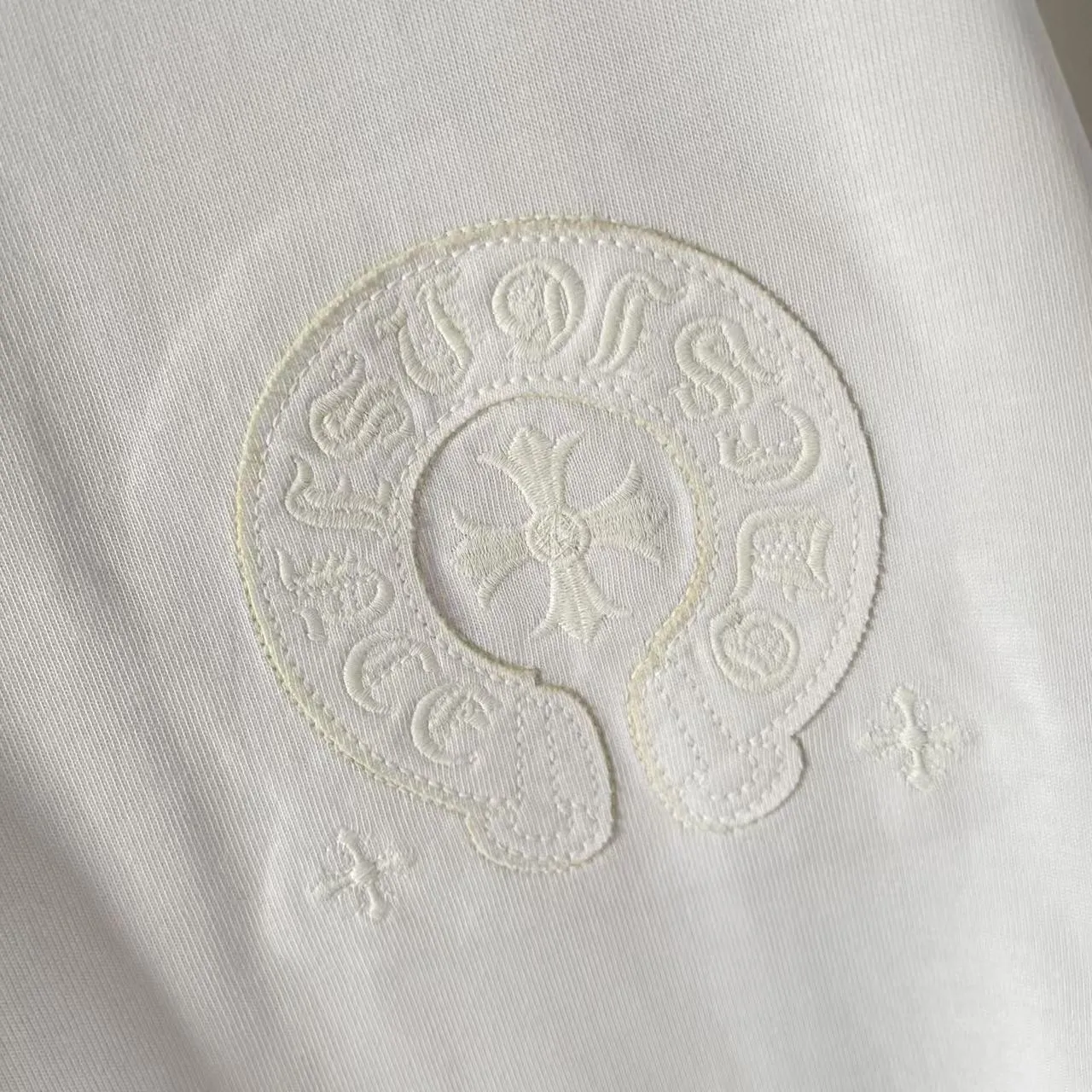 🅿️200 ch Cro* 2025 spring and summer new style Sanskrit horseshoe cross laser patch embroidery short-sleeved t-shirt custom fabric 300g same style for men and women Size: S M L XL XXL Five codes Color: black white